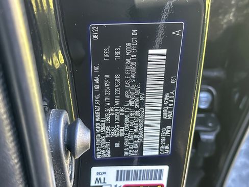 Certified 2022 Toyota Highlander XLE image 28