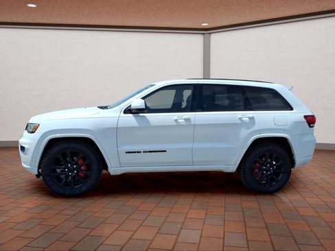 Used 2017 Jeep Grand Cherokee Altitude AWD/4WD image 5