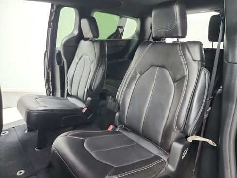 Used 2025 Chrysler Pacifica Select FWD image 40