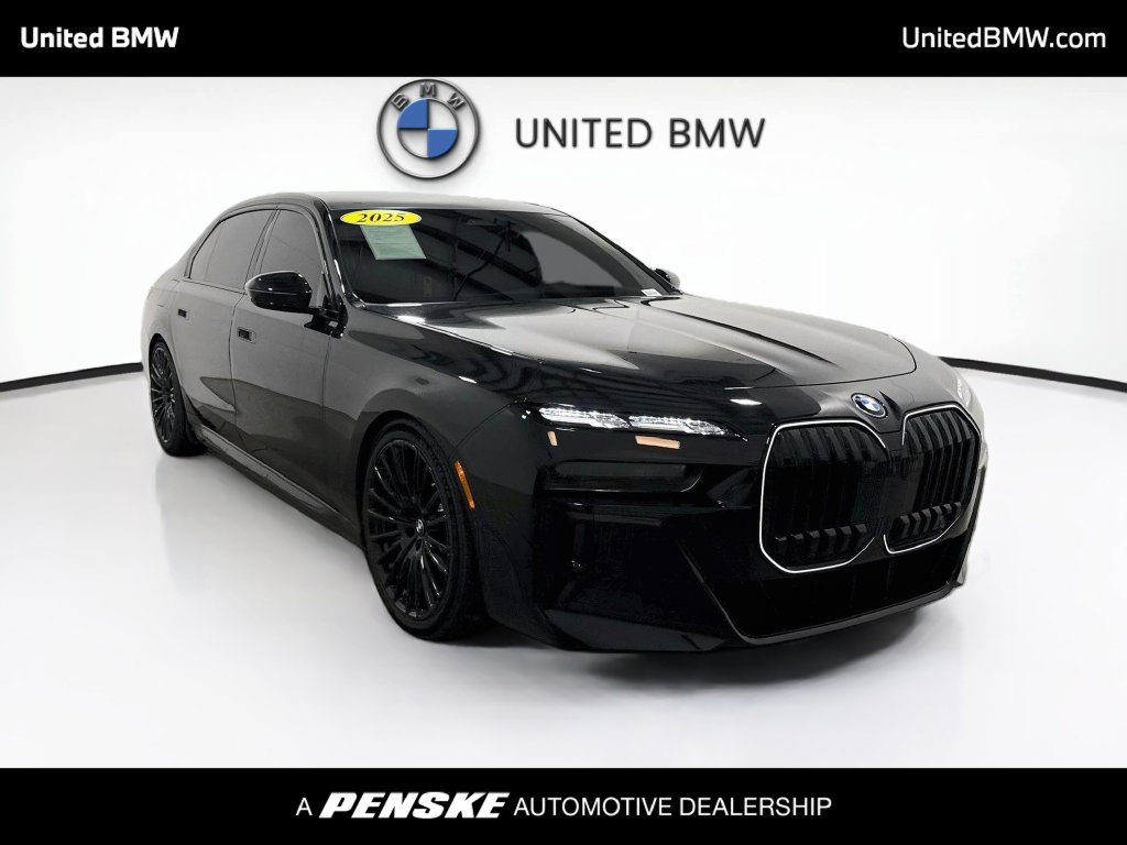 Used 2025 BMW i7 xDrive60 w/ Executive Package AWD/4WD image 3