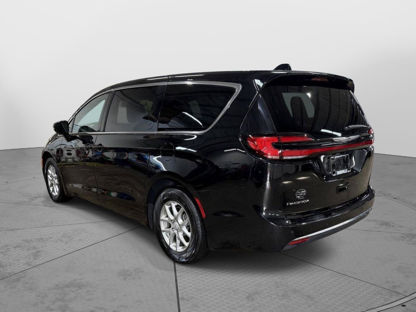 Used 2026 Chrysler Pacifica Select FWD image 10