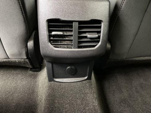Used 2019 Ford Fusion SE FWD image 13