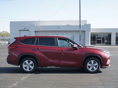 Used 2023 Toyota Highlander LE image 20