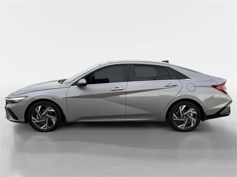 Certified 2025 Hyundai Elantra Limited image 2