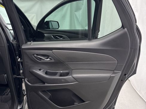 Used 2022 Chevrolet Traverse LT image 32