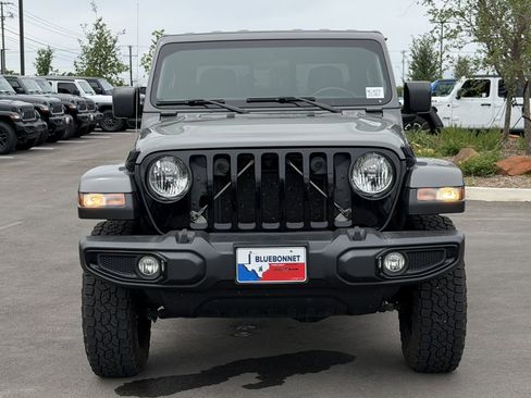 Used 2022 Jeep Gladiator Sport AWD/4WD image 2