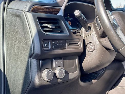 Used 2023 Chevrolet Suburban Premier image 10