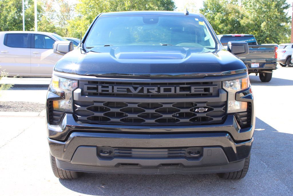 Used 2022 Chevrolet Silverado 1500 Custom w/ LPO, Dark Essentials Package AWD/4WD image 4