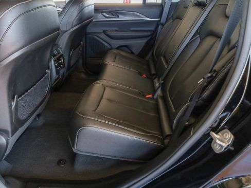 Used 2023 Jeep Grand Cherokee Limited image 30