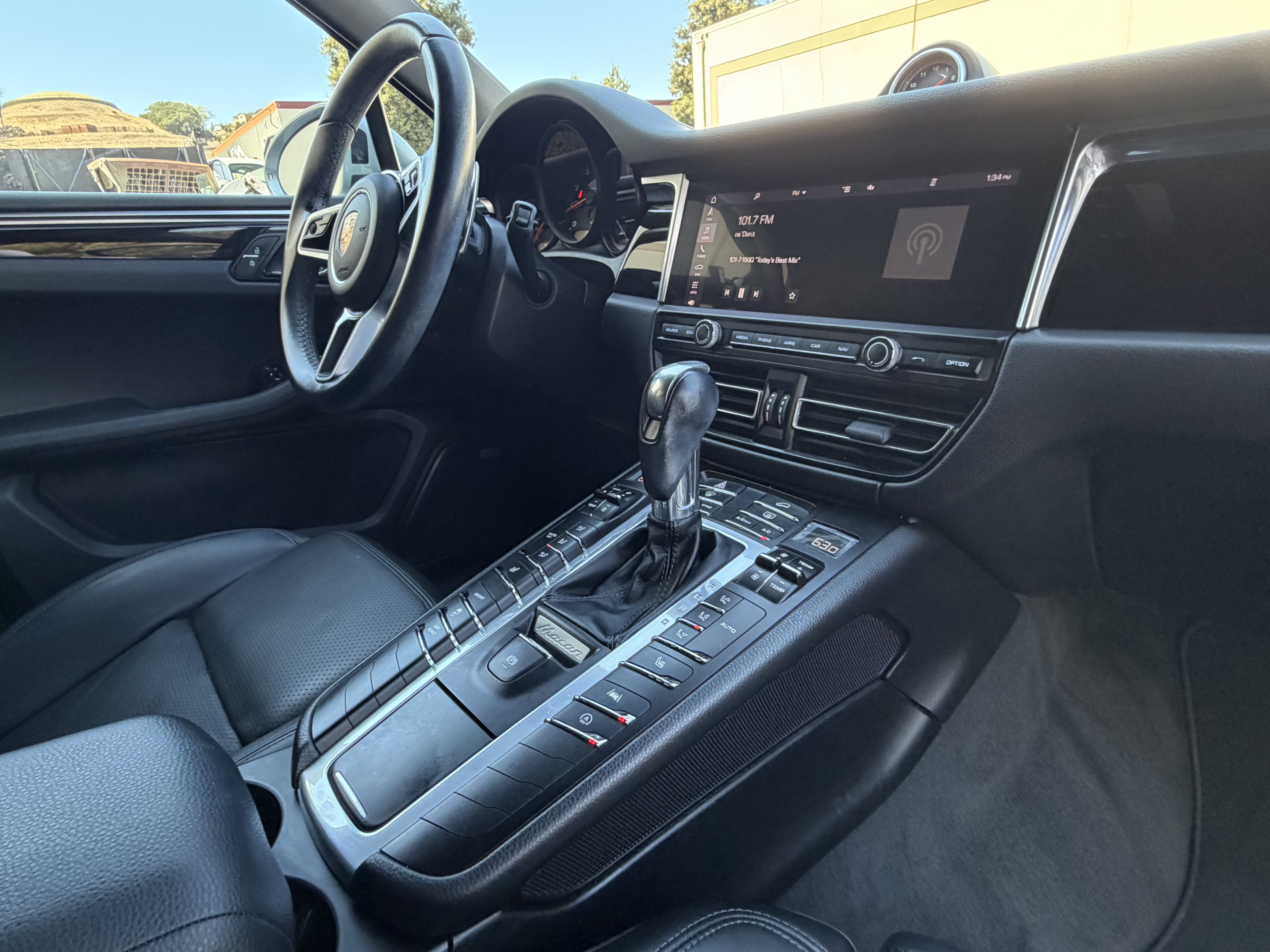 Used 2020 Porsche Macan AWD/4WD image 21