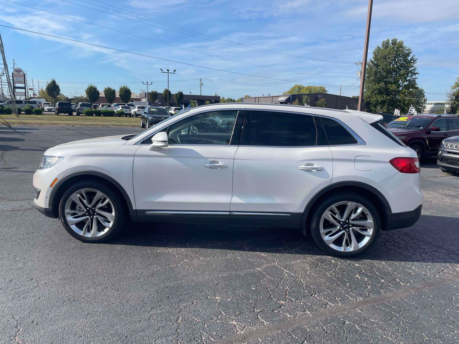 Used 2016 Lincoln MKX Reserve w/ Technology Package AWD/4WD image 4