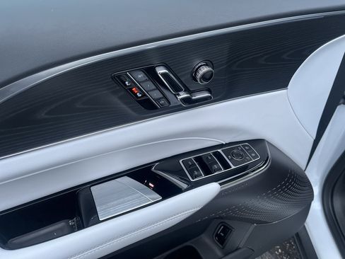 Used 2025 Cadillac Lyriq Luxury image 11