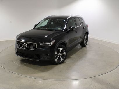 Used 2025 Volvo XC40 B5 Plus w/ Climate Package