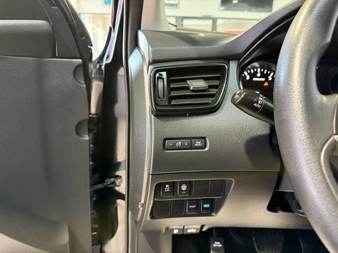 Used 2021 Nissan Rogue Sport S FWD image 16
