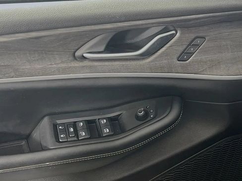 Used 2023 Jeep Grand Cherokee Limited AWD/4WD image 19