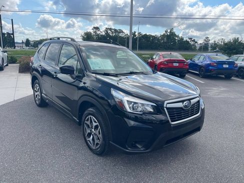 Used 2019 Subaru Forester Premium AWD/4WD image 3