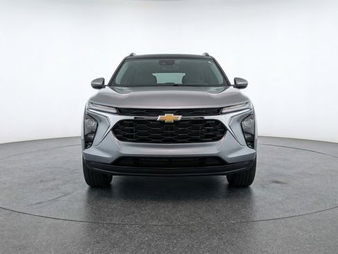 Used 2025 Chevrolet TrailBlazer LT image 2