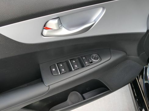 Used 2024 Kia Forte LXS w/ LXS Technology Package image 13