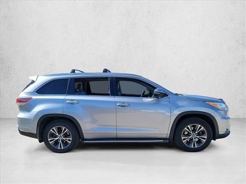 Used 2016 Toyota Highlander XLE image 4