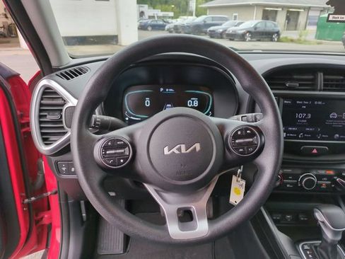 Used 2023 Kia Soul LX FWD image 9