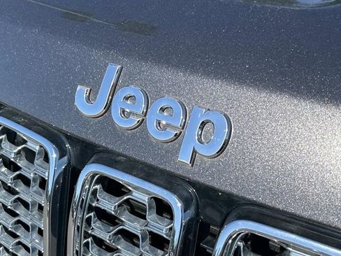 Used 2019 Jeep Grand Cherokee Overland w/ Interior Metal Package AWD/4WD image 8