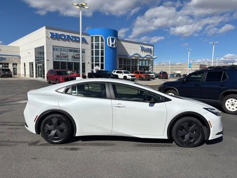 Used 2024 Toyota Prius LE image 2