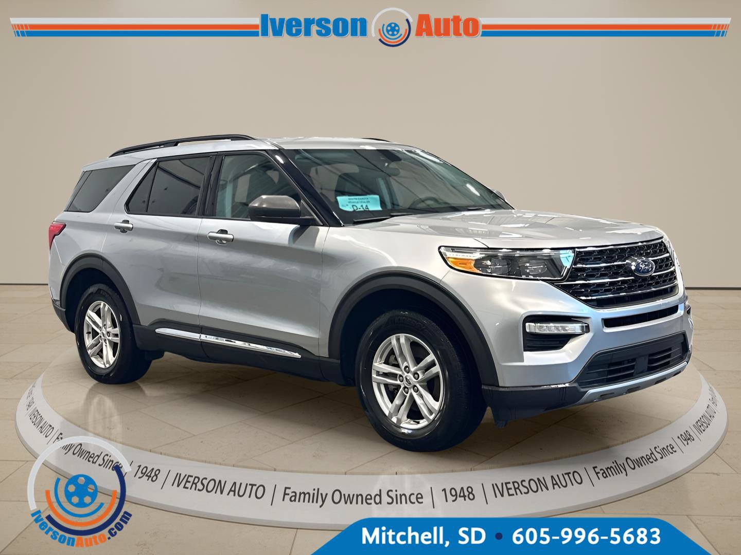 Used 2024 Ford Explorer XLT w/ Equipment Group 202A AWD/4WD image 1