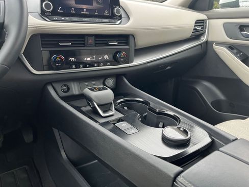 Used 2025 Nissan Rogue SV image 44