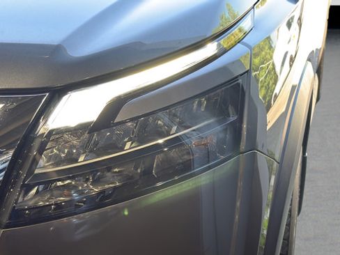 Used 2023 Nissan Pathfinder S FWD image 34
