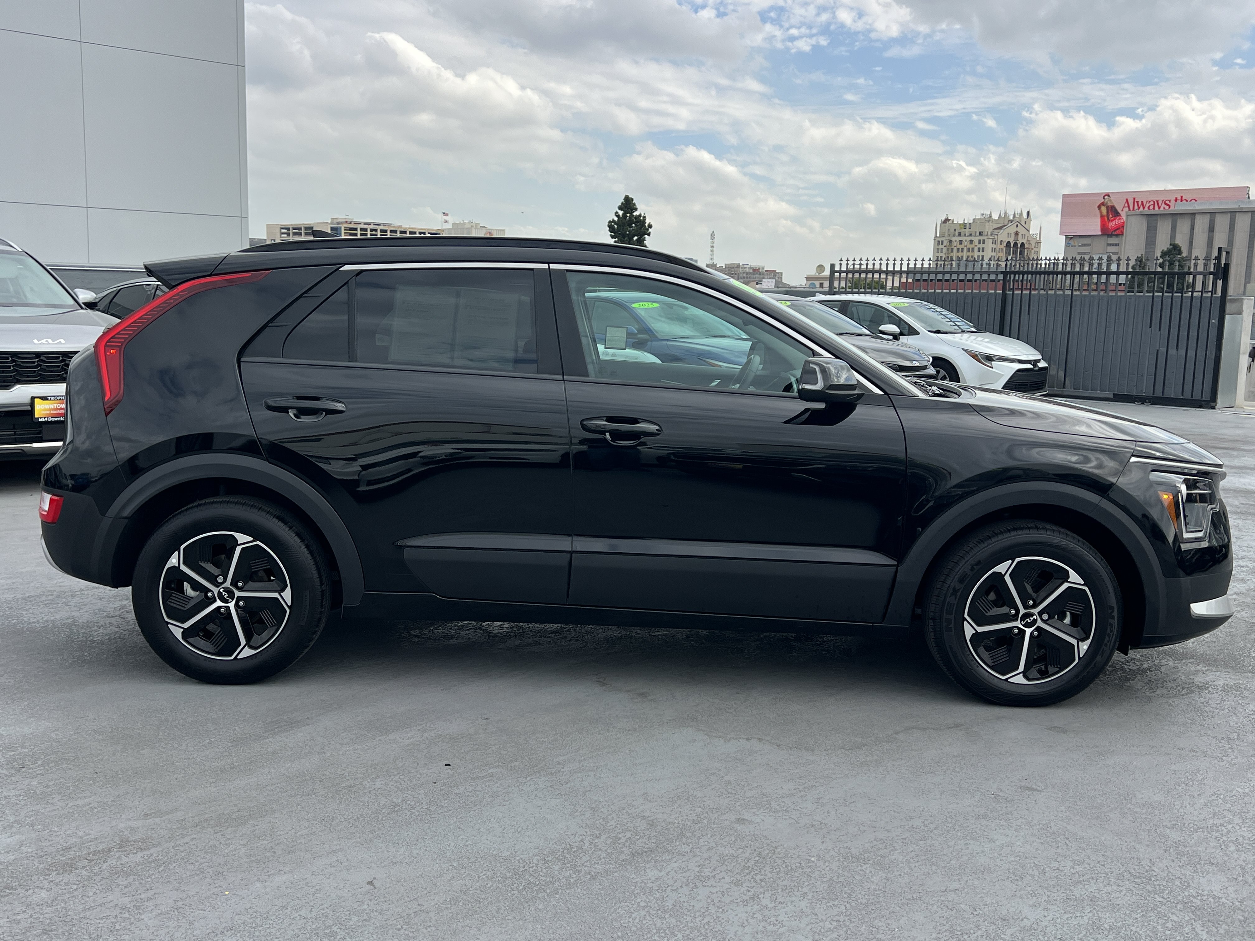 Certified 2025 Kia Niro EX FWD image 9