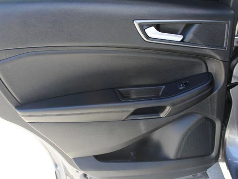Used 2022 Ford Edge SE w/ Black Appearance Package AWD/4WD image 12