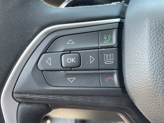 Used 2023 Jeep Grand Cherokee Laredo AWD/4WD image 35