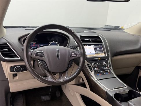 Used 2017 Lincoln MKX Reserve w/ Lincoln MKX Climate Package image 27