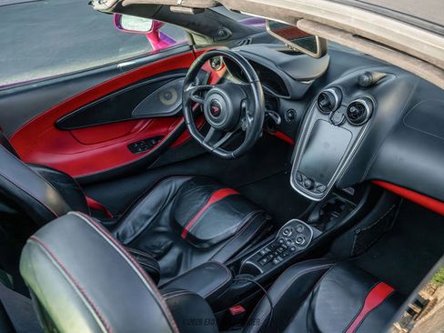 Used 2018 McLaren 570S Spider RWD image 33