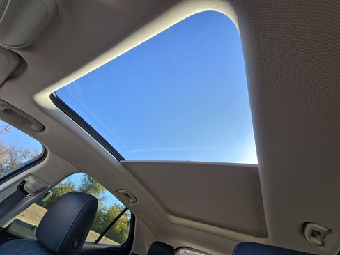 Used 2022 Buick Envision Avenir w/ Technology Package II image 21