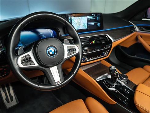 Used 2023 BMW 530e w/ M Sport Package RWD image 4
