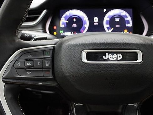 Used 2023 Jeep Grand Cherokee Altitude image 19