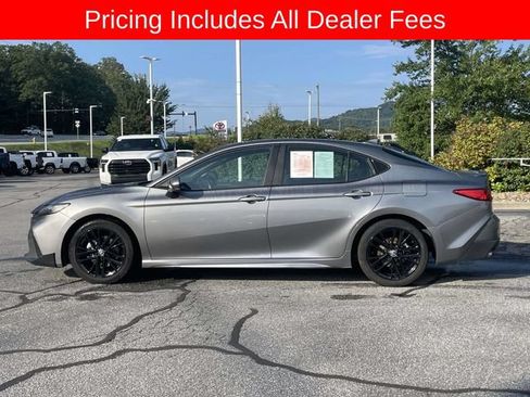 Used 2025 Toyota Camry SE FWD image 2