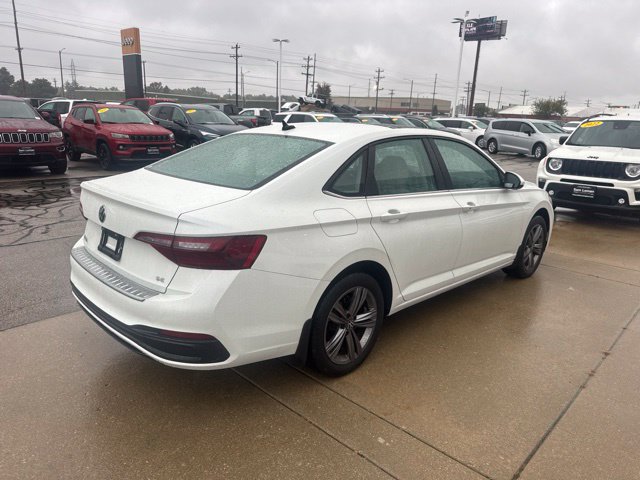Used 2023 Volkswagen Jetta SE FWD image 2