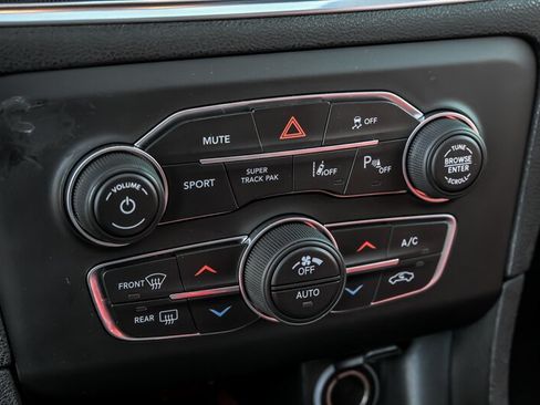 Used 2018 Dodge Charger R/T w/ Dynamics Package RWD image 27