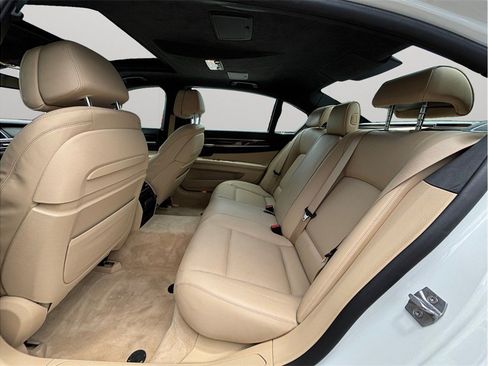 Used 2015 BMW 750Li RWD image 40