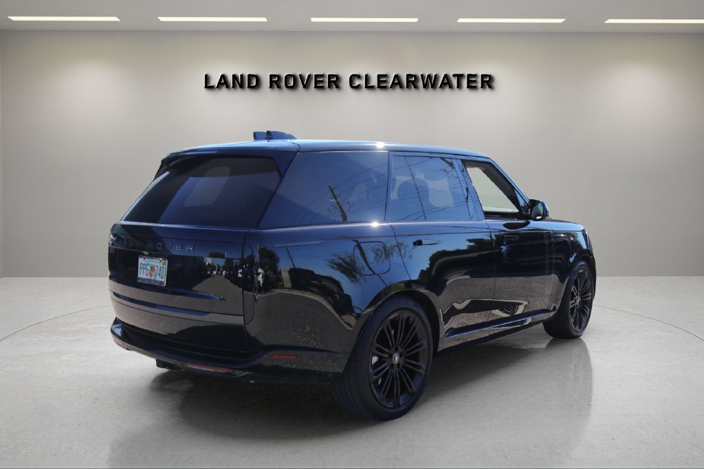 Used 2025 Land Rover Range Rover SE AWD/4WD image 5