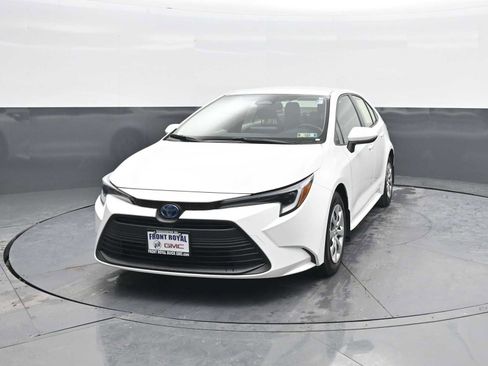 Used 2024 Toyota Corolla LE image 3