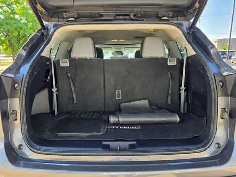 Used 2022 Toyota Highlander XLE AWD/4WD image 15