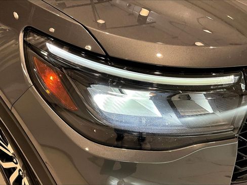 Used 2025 Ford Explorer ST-Line AWD/4WD image 31