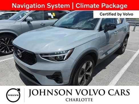 Used 2026 Volvo XC40 B5 Plus AWD/4WD image 3
