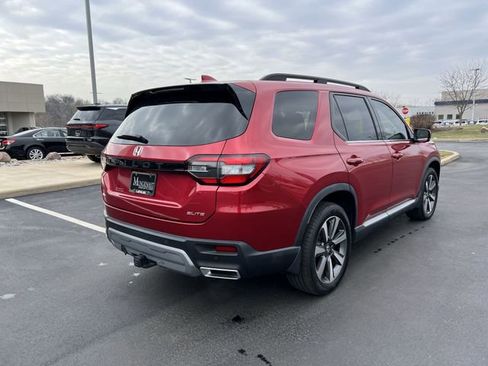 Used 2023 Honda Pilot Elite image 3
