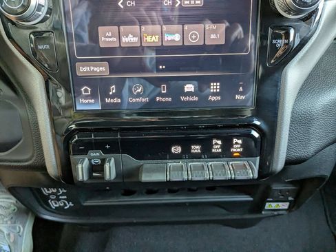 Used 2026 RAM 2500 Laramie AWD/4WD image 3