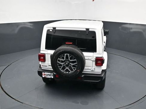 Used 2025 Jeep Wrangler Unlimited Sahara AWD/4WD image 38