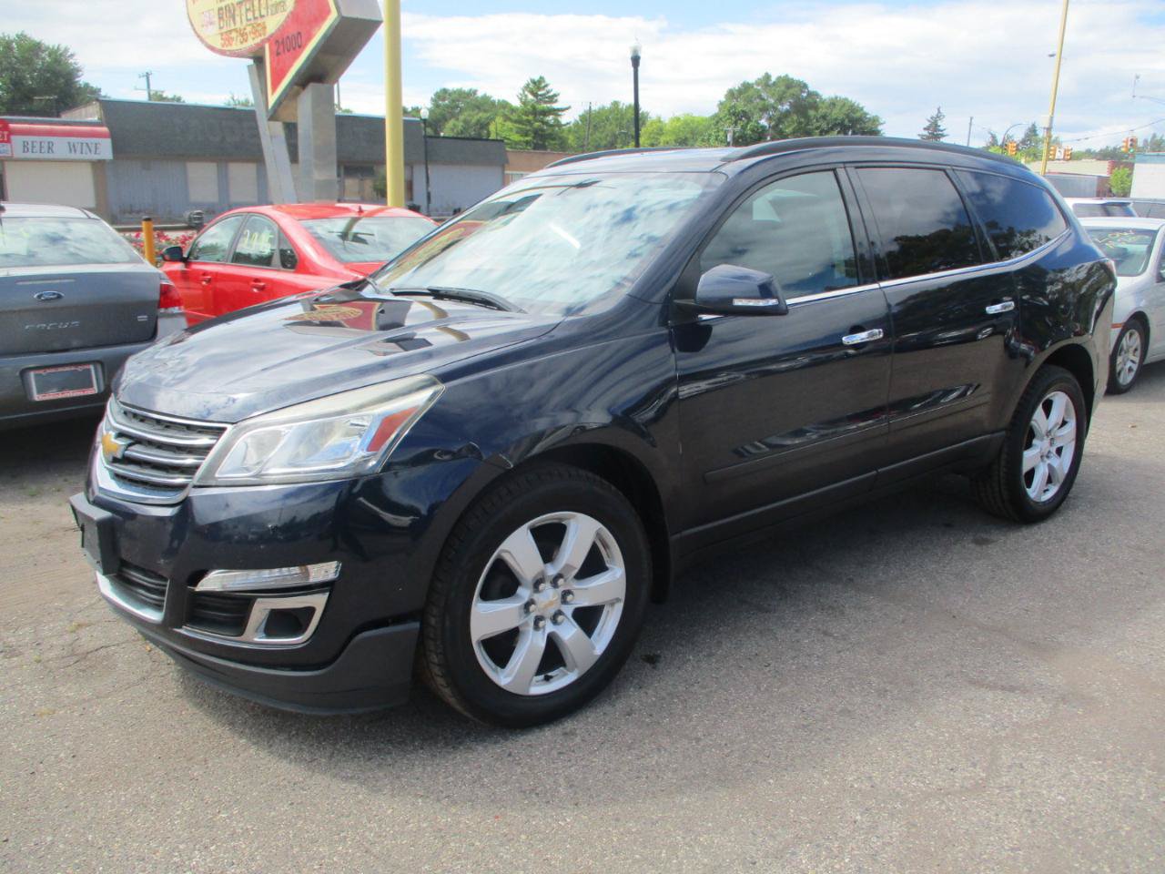 Used 2016 Chevrolet Traverse LT FWD image 3